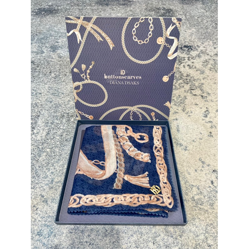 chain series 1 buttonscarves