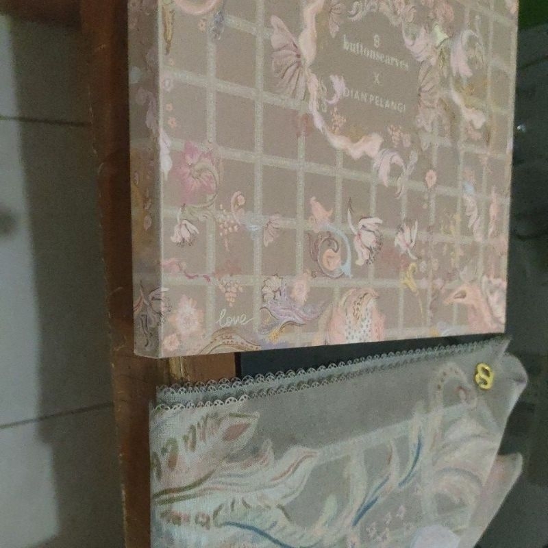 autograph preloved buttonscarves dijon