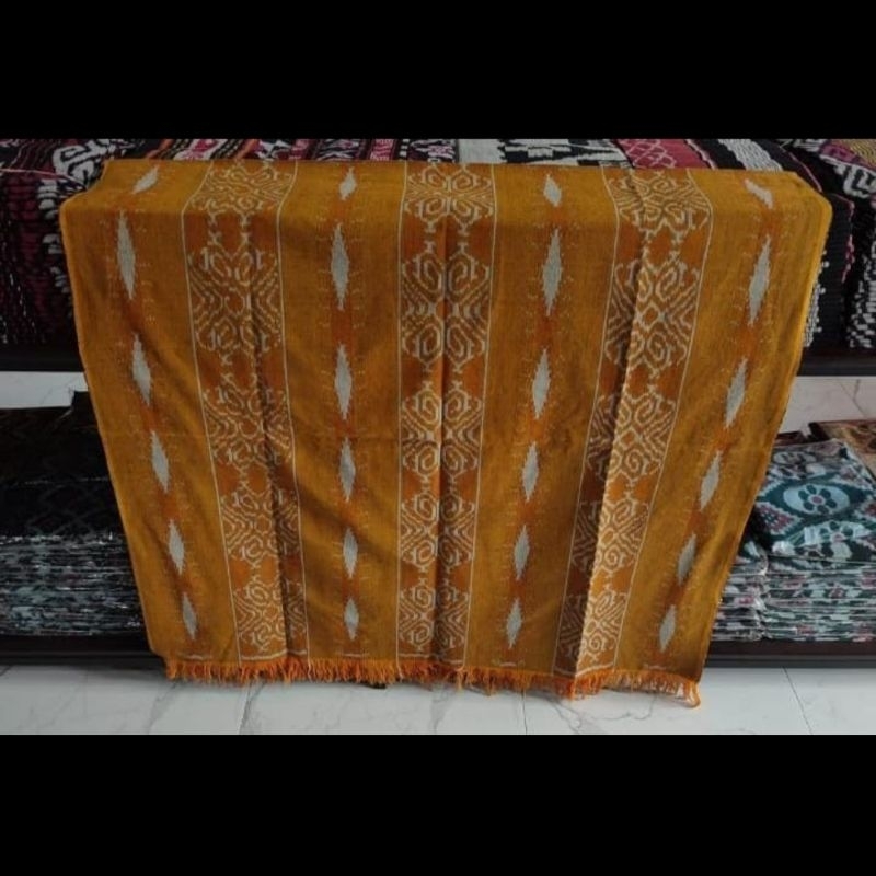 kain tenun kuning / tenun bali