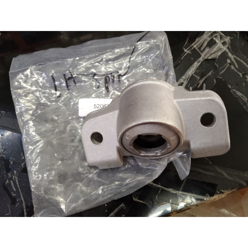 Tapak support shock belakang kiri Chevrolet SPIN