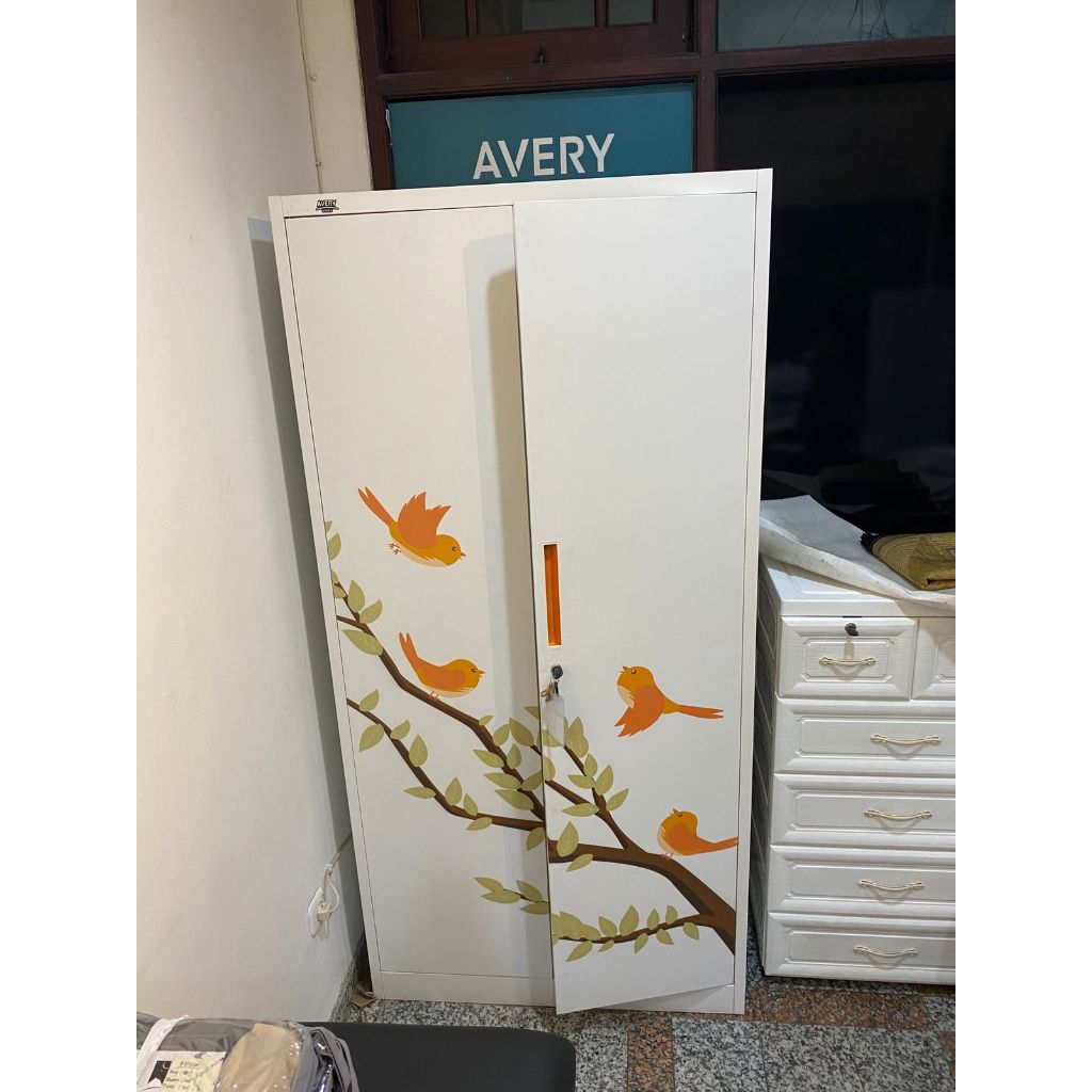 AVERY- LEMARI PAKAIAN BESI EX DISPLAY
