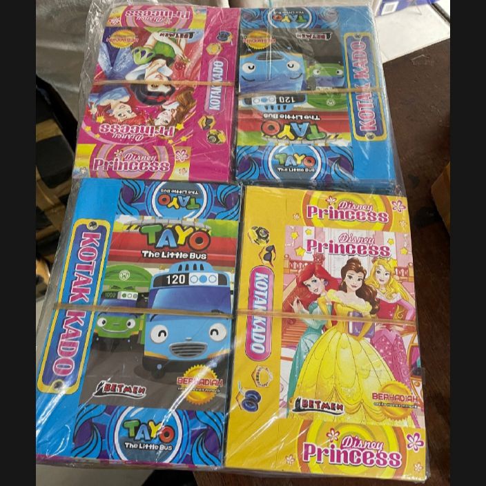 

PRODUK UNGGULAN 1PCS KOTAK KADO BESARRANDOM