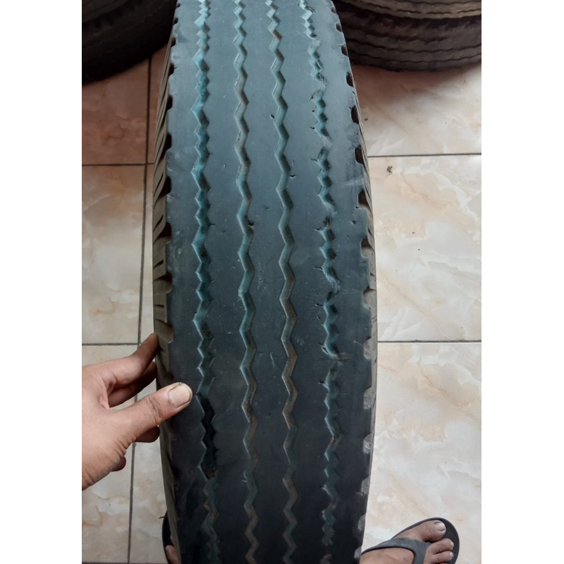 Ban mobil truk second 750 R16