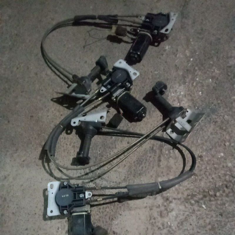 Regulator kaca kia carnival 2000