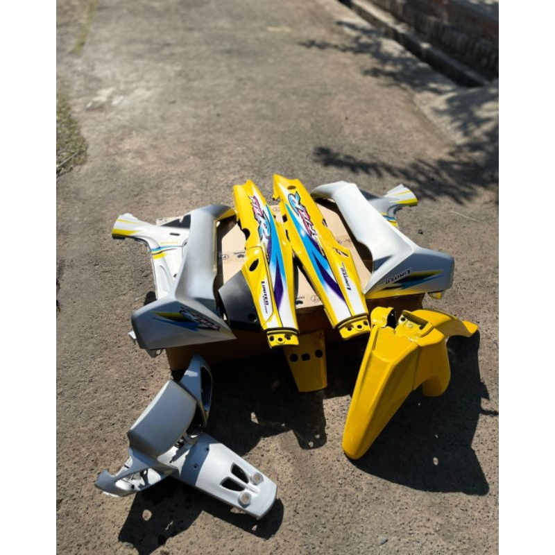 PAKET BODI FULLSET HALUS YAMAHA FIZ R WARNA KUNING SILVER