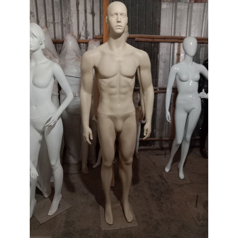 Patung manekin full body pria wajah abstrak