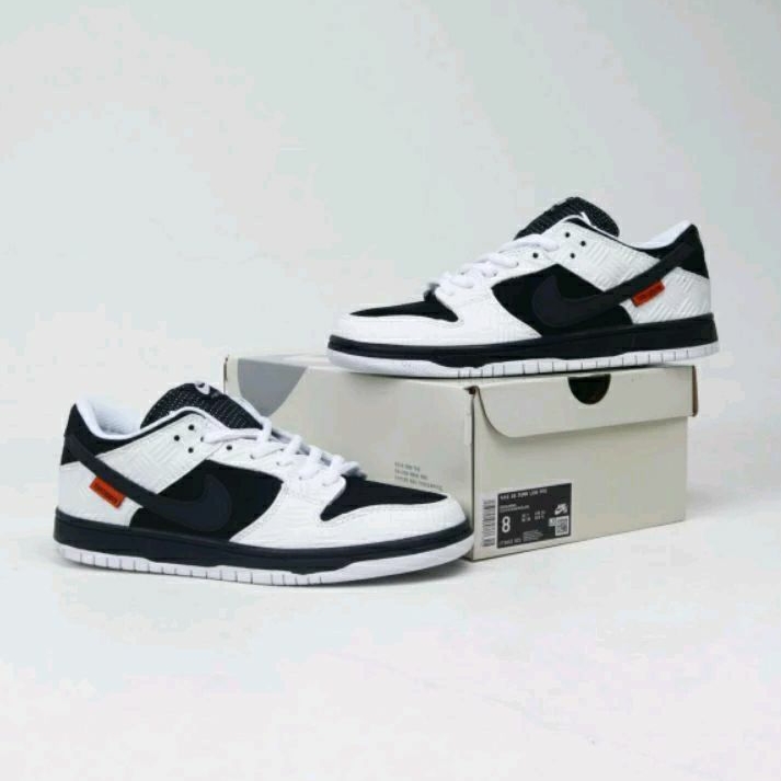 Nike SB Dunk Low Tightbooth