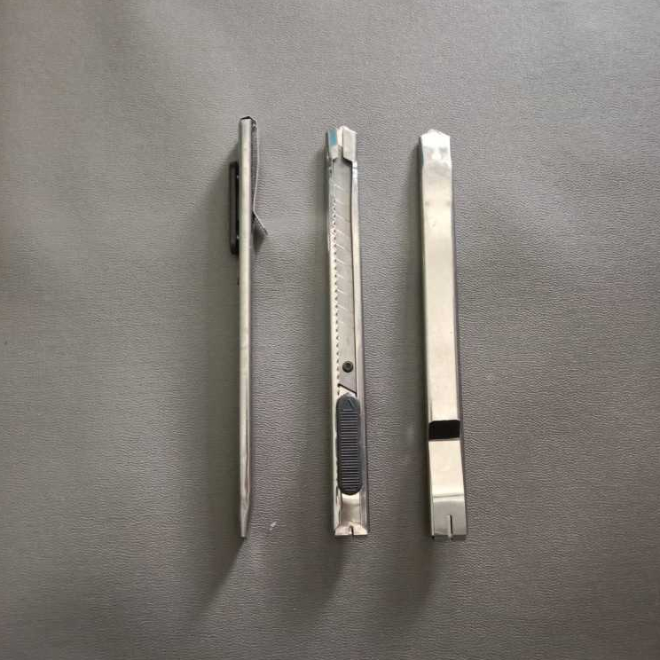 

Cutter Mini Stainless Steel/Pisau Kecil/13cm x 1cm