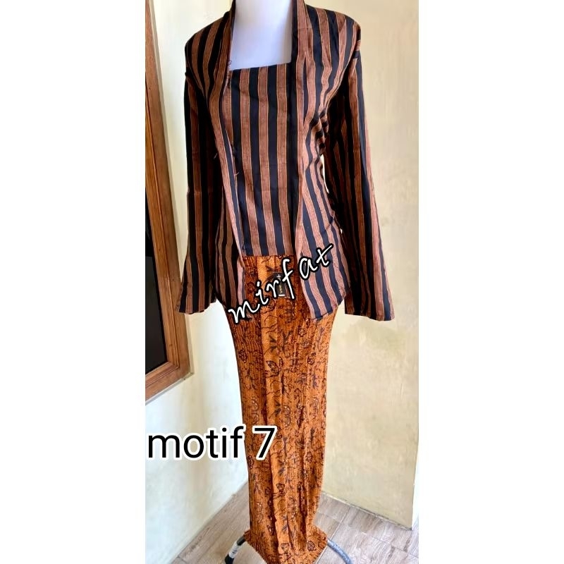setelan kebaya tradisional (kebaya lurik+rok plisket)