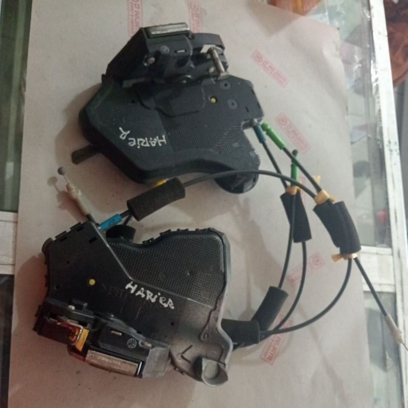 doorlock pintu tengah Toyota harier