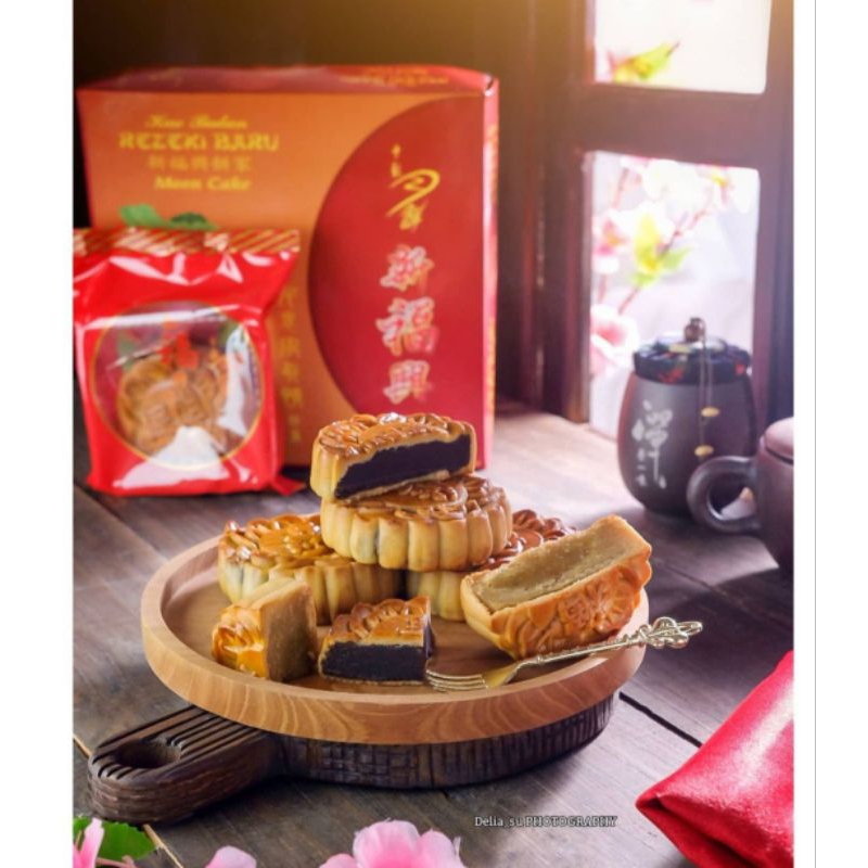

Rezeki baru moon cake 1 kotak isi 4 pcs