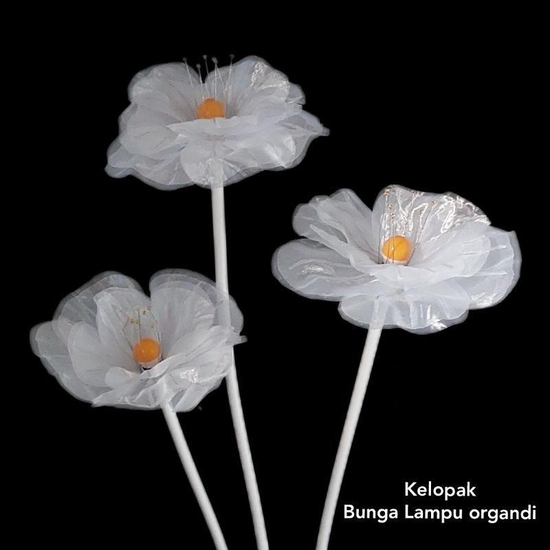 kap kelopak bunga. flowers lamp dekorasi wedding.kelopak bunga lampu organza. bahan organdi dekorasi
