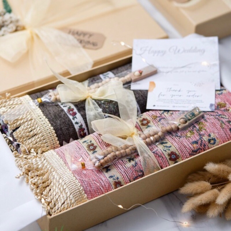 

BYCHIA | Kado pernikahan/ wedding gift/ kado anniversary/ giftbox/ hampers