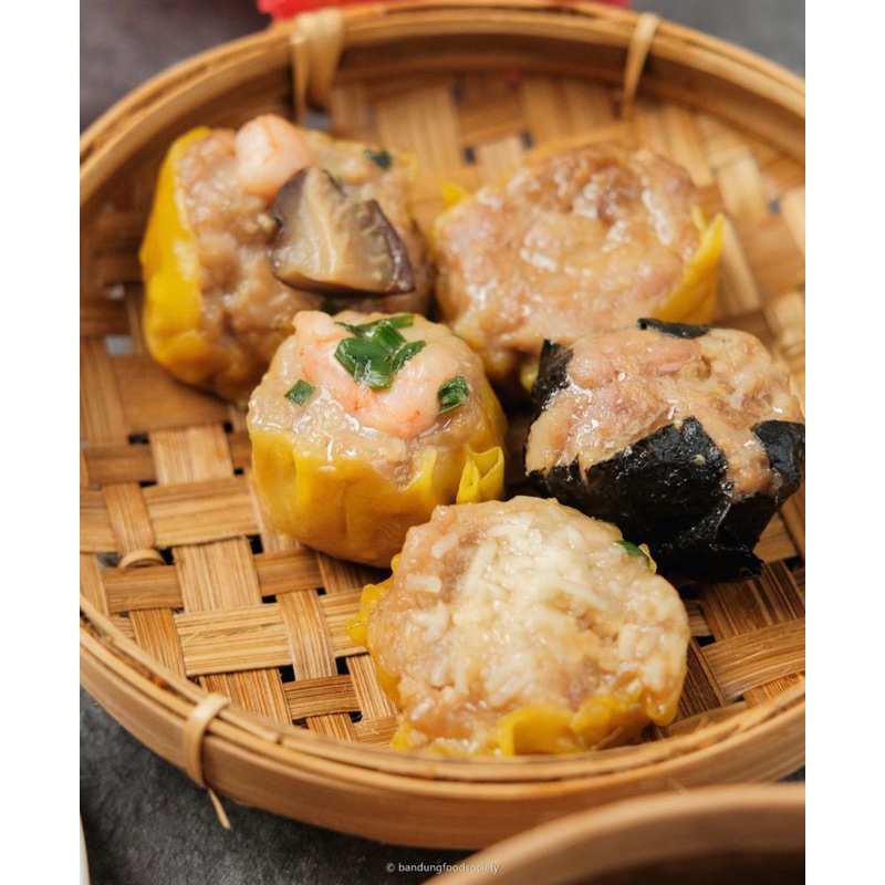 

Dimsum Premium MIX ( ISI 50 pcs ) !! 100% Halal (JAWA BARAT SAJA)