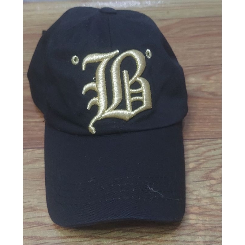 topi logo B