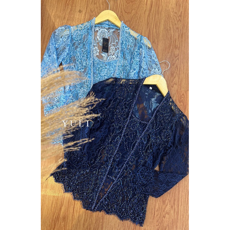 Kebaya Payet Glossy Full Depan | yuli_kebayabali kebaya wisuda kondangan