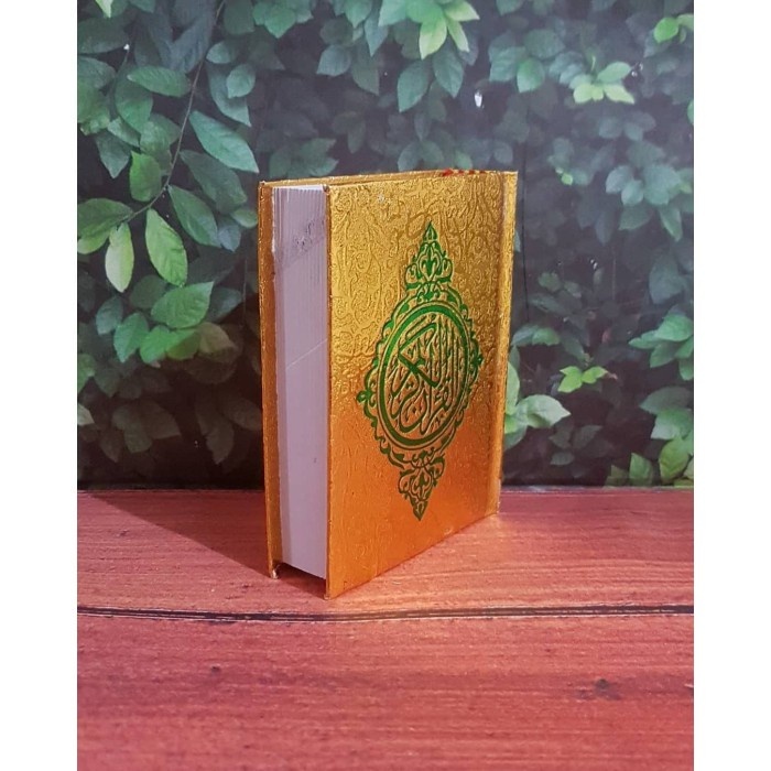 

AlQuran HVS A6 Bergaris / Al Quran Wakaf Murah 18 Baris Mahkota