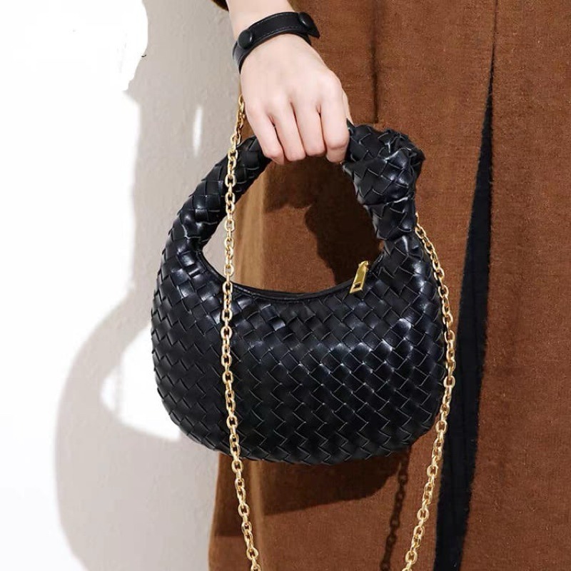 Tas Hobo Wanita Anyaman Import