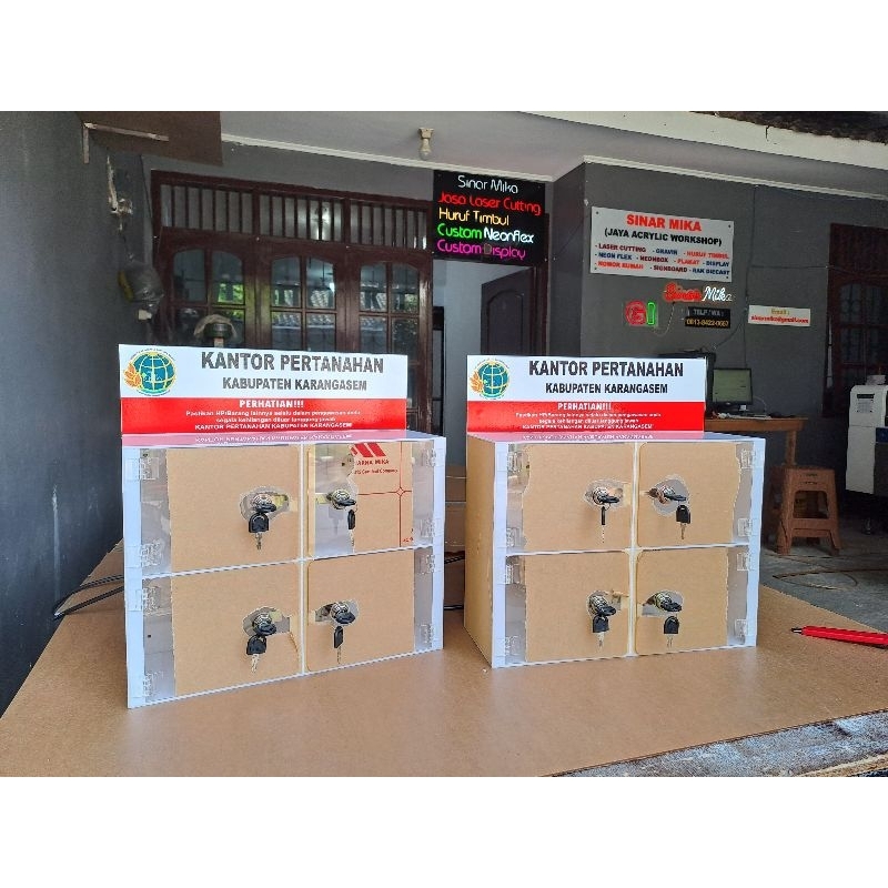 Akrilik Box charger HP 4 pintu