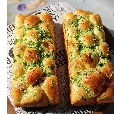 

Garlic mozzarella bubble bread