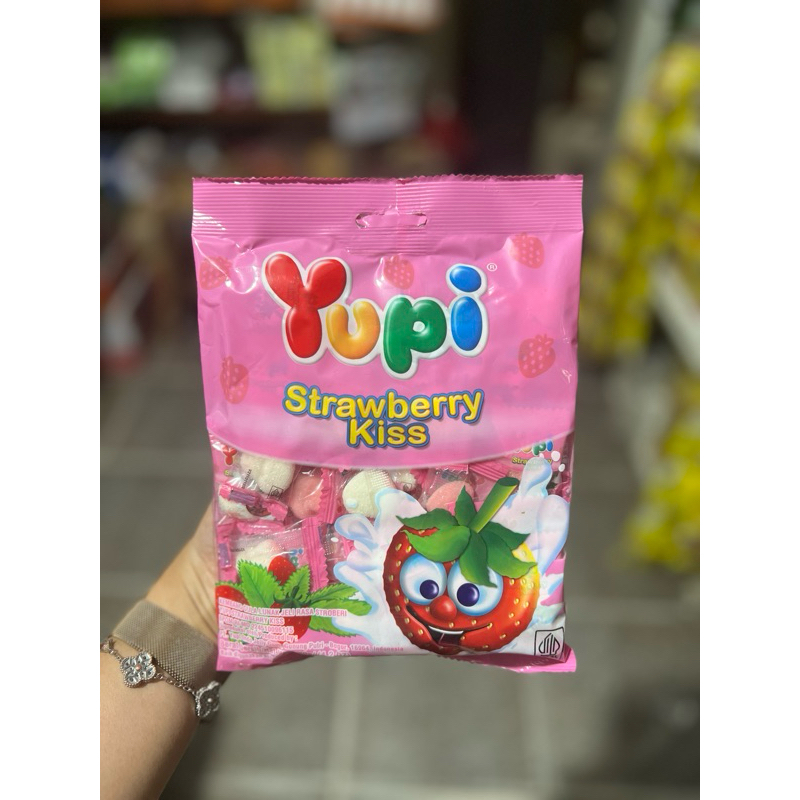 

PERMEN YUPI PACK STRAWBERRY KISS 120GR