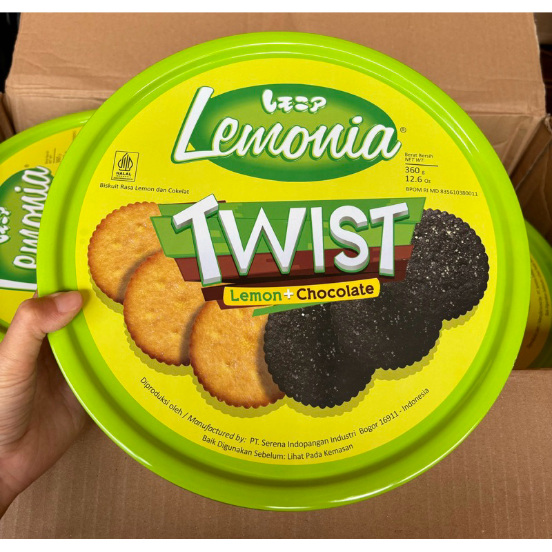 

agen distributor makanan ringan snack cemilan hampers lebaran biskuit kaleng lemonia twist lemon dan chocolate murah berkualitas