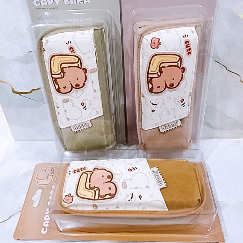 

TEPAK TEMPAT PENSIL CAPYBARA TEMPAT PENSIL KAIN 2 RESLETING PREMIUM