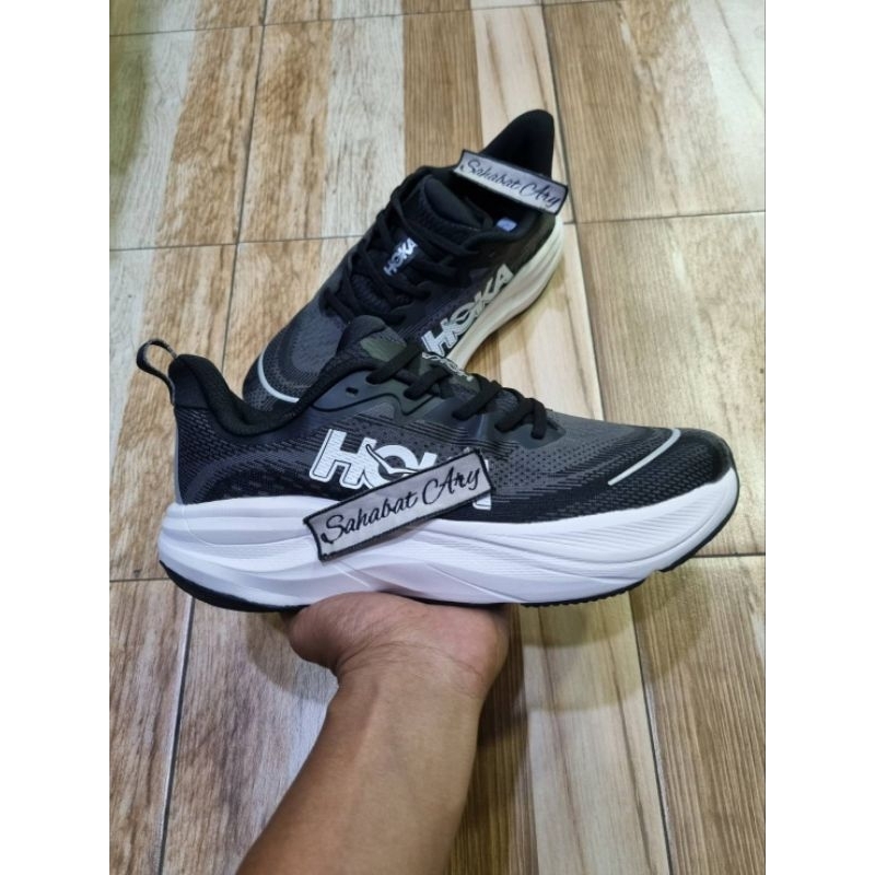 Sepatu Hoka One One Skyflow Black White