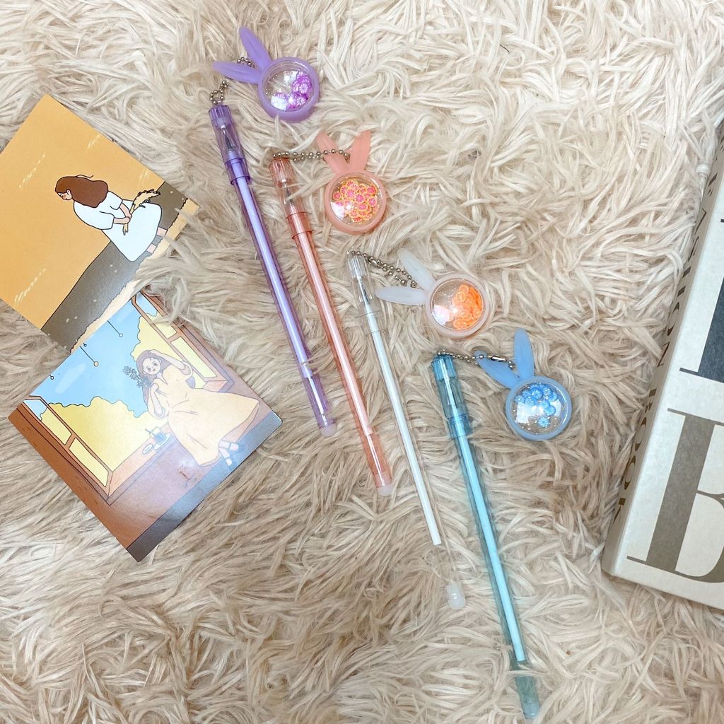 

Pen Gel Hitam Gantungan Kelinci Buah