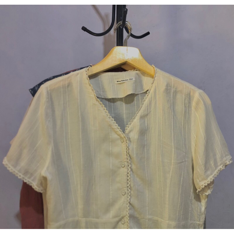 blouse cantik//blouse putih//outfit korea