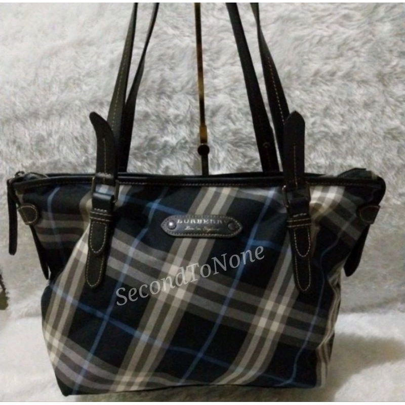 Tas Preloved B*rberr* Tote warna dominan hitam