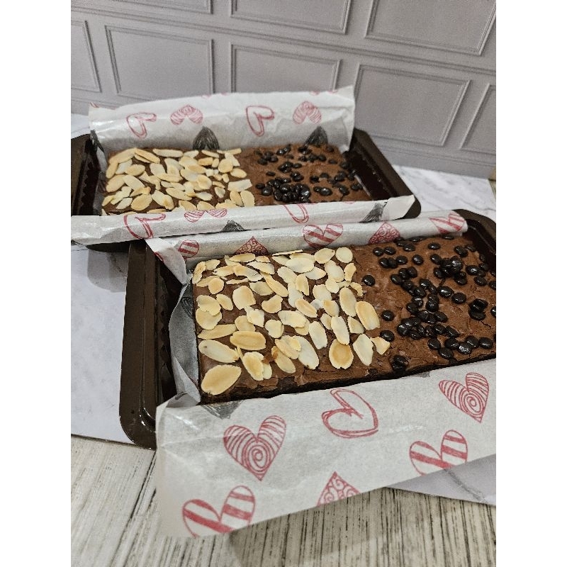 

Paket Hemat Brownis ukuran 20x10 = 2 paket