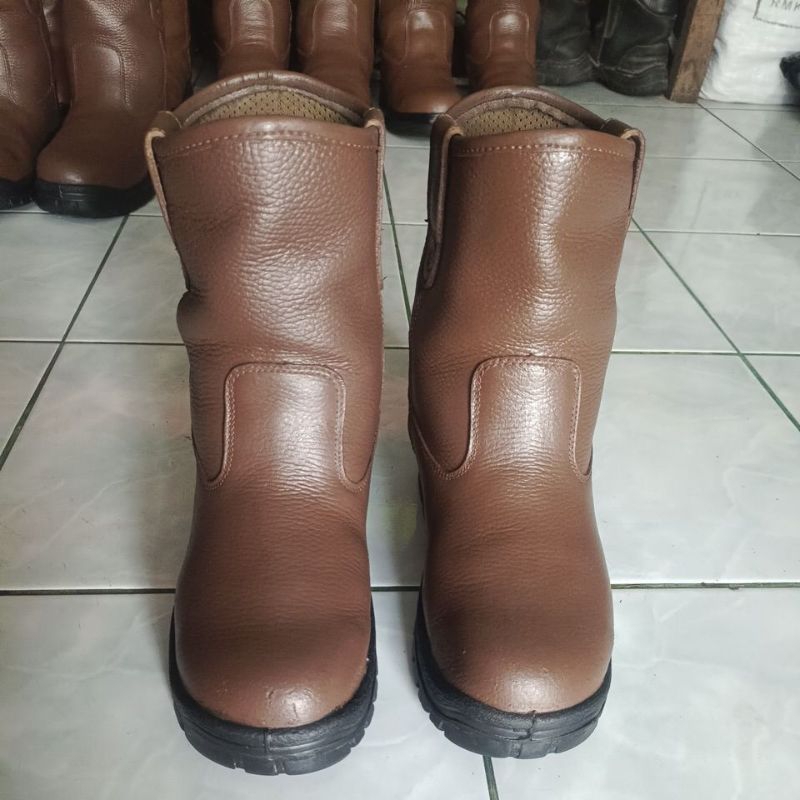 sepatu second boots
