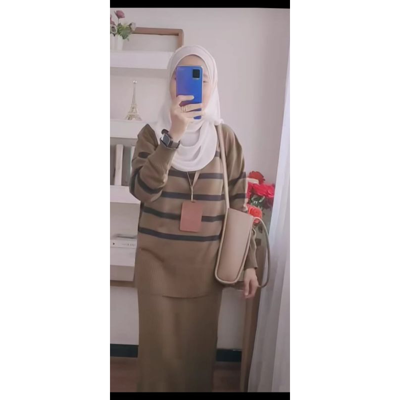 Setelan Rajut Rok