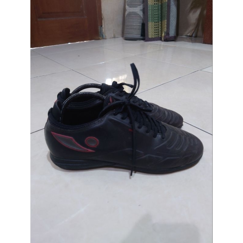 Sepatu futsal Concave
