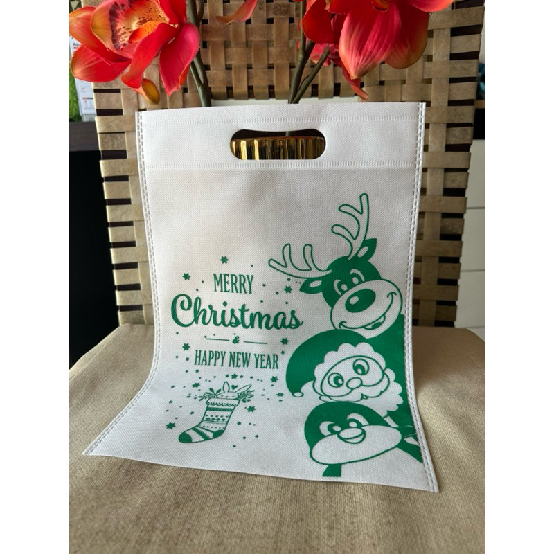 

DAPONG Goodie Bag Tas Spunbond 3D Premium Kotak Nasi 35x24x00 Natal Christmas Hajatan Souvenir Nikah Batik