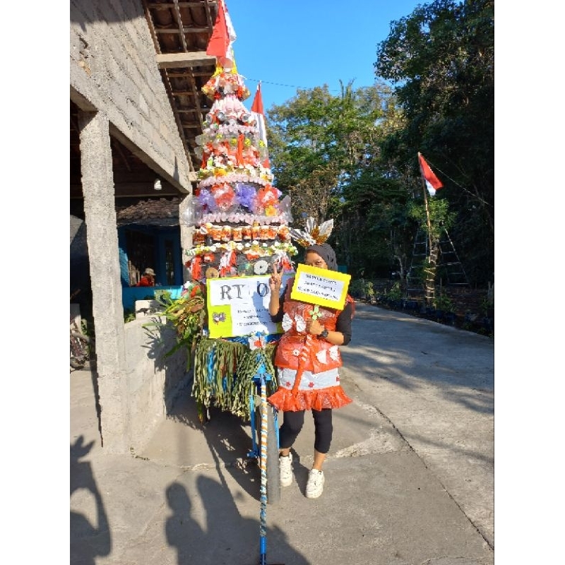 DISKON KOSTUM KARNAVAL DARI PLASTIK DAUR ULANG MERAH PUTIH