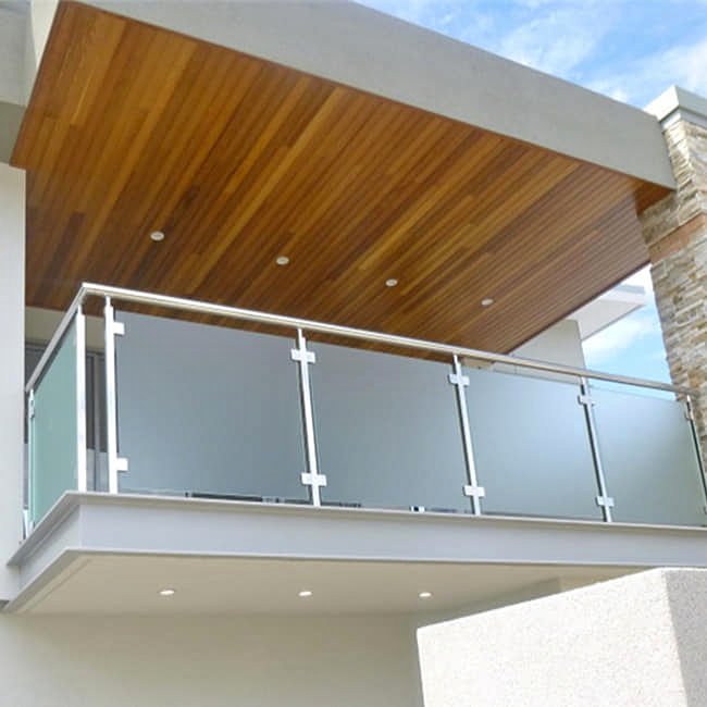 Railing balkon minimalis kaca clear