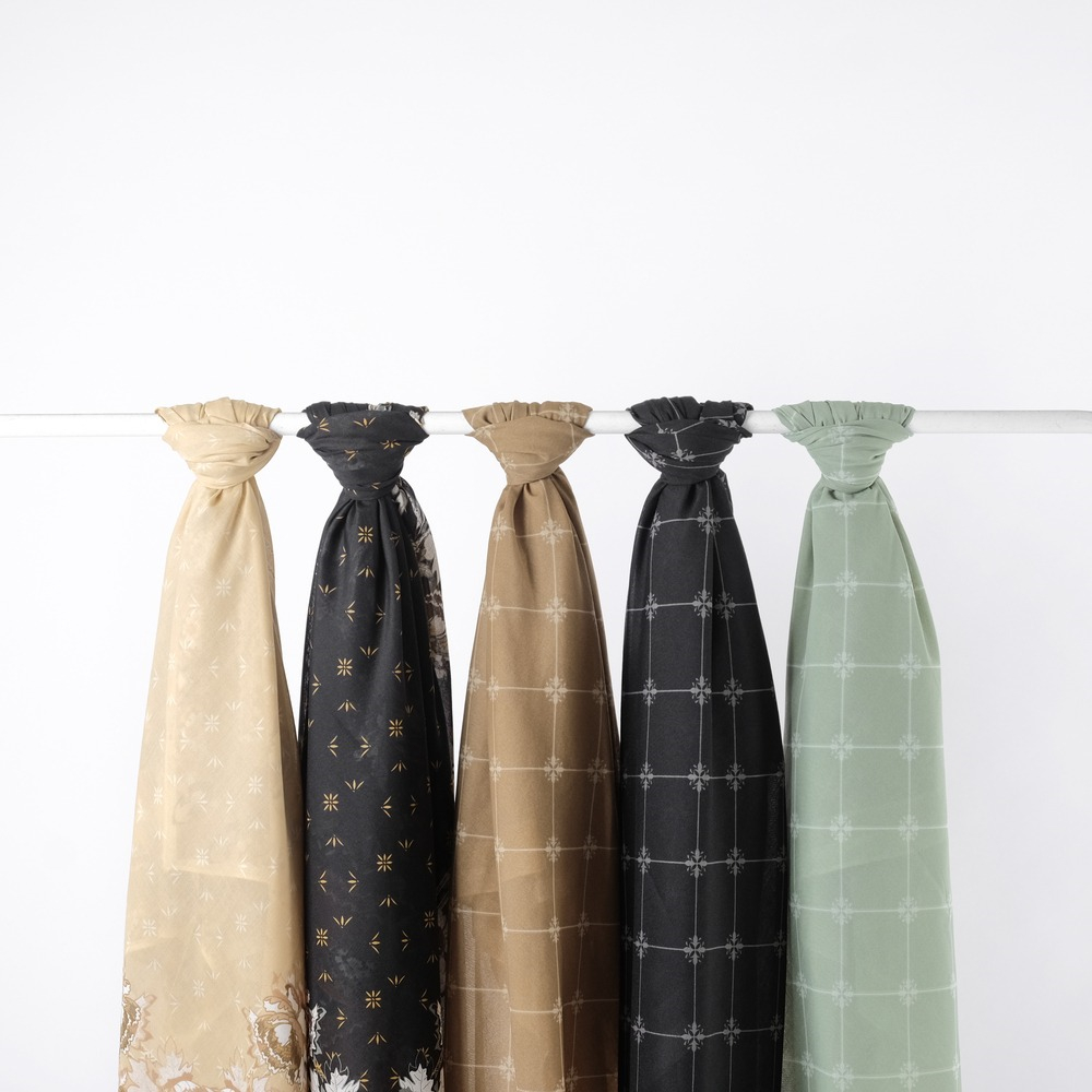 KERUDUNG SEGI 4 JUMBO POLOS DAN GARIS