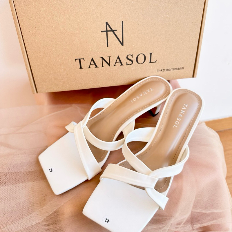 PRELOVED VELO HEELS TANASOL PUTIH SIZE 42 [NEW] | HEELS GRADUATION, WISUDA, WEDDING, GALUNGAN KUNING