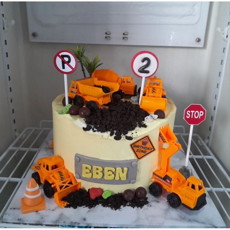 

KUE ULANG TAHUN AXCAVATOR / KUE ULTAH TRAKTOR / KUE TART MOBIL MOLEN / CAKE BIRTHDAY AKSCAVATOR