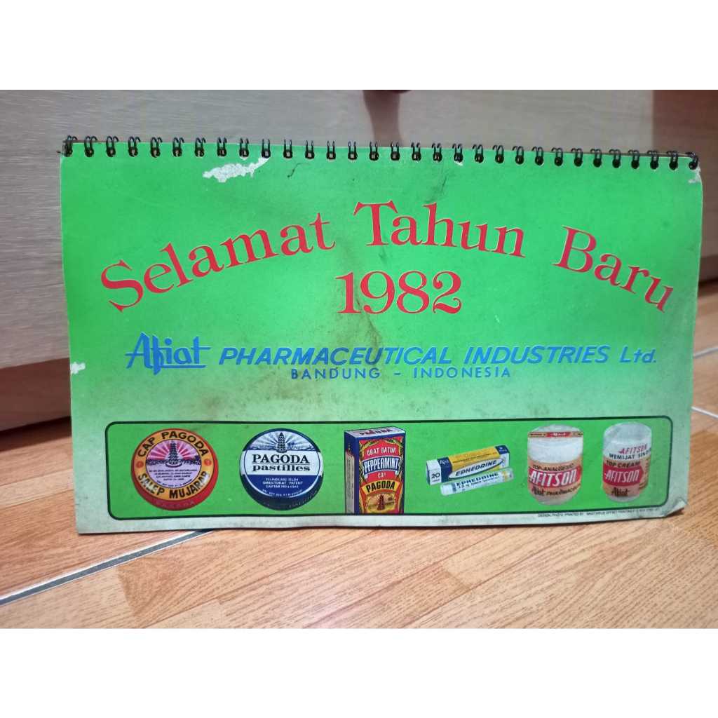 

Koleksi Pajangan Jadul Kalender Tahun 1982 Kalender Meja Pagoda