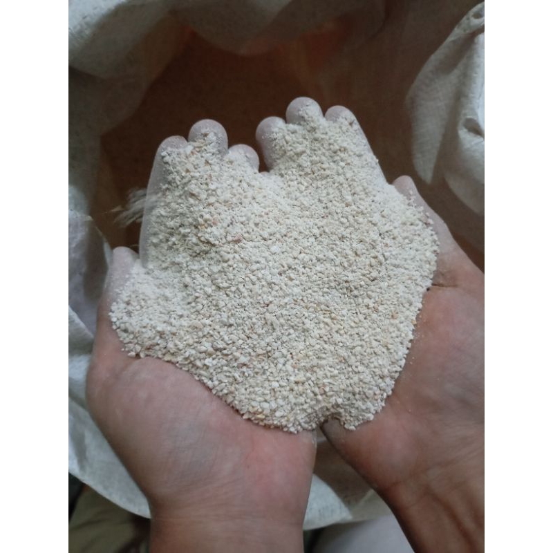 

Limestone Grit - Tepung Batu Kasar - Campuran Pakan