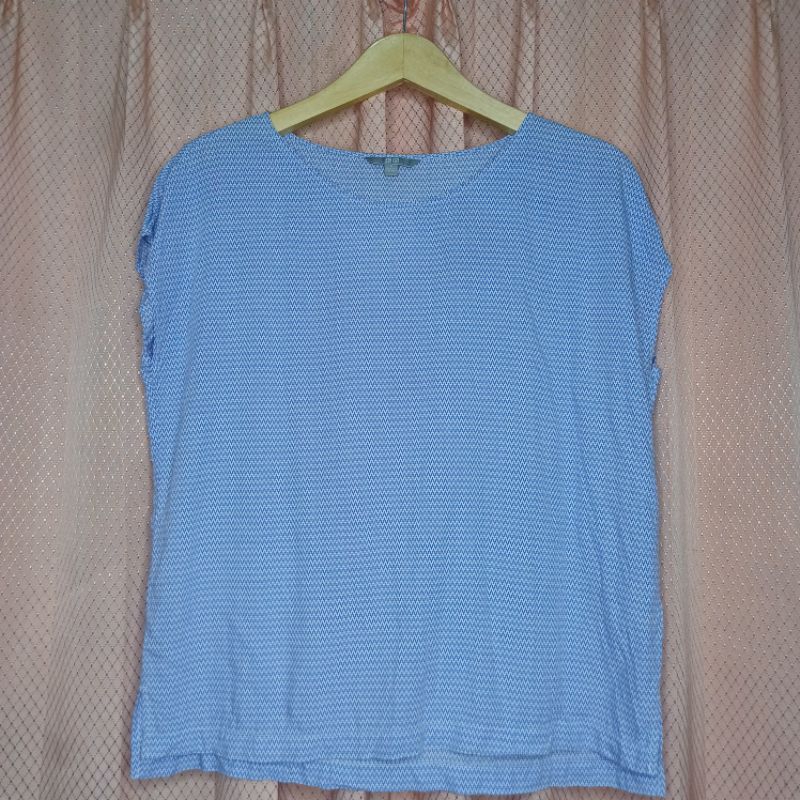 Atasan / Blouse Wanita "UNIQLO" Preloved
