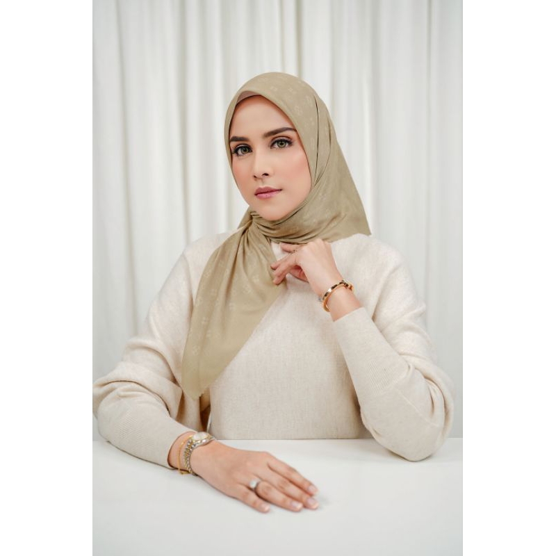 BUTTON SCARVES SIZE XL - MONOGRAM VOILE SQUARE NOUGAT AS IS WARE HOUSE SALE 2024 NO BOX