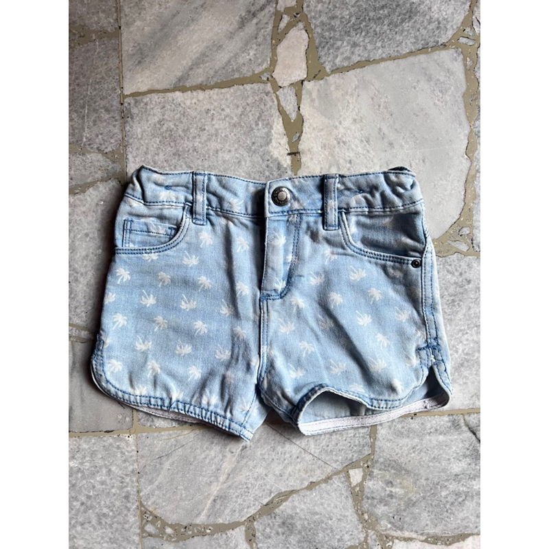 celana pendek jeans hnm anak perempuan. short pants hot pants PRELOVED