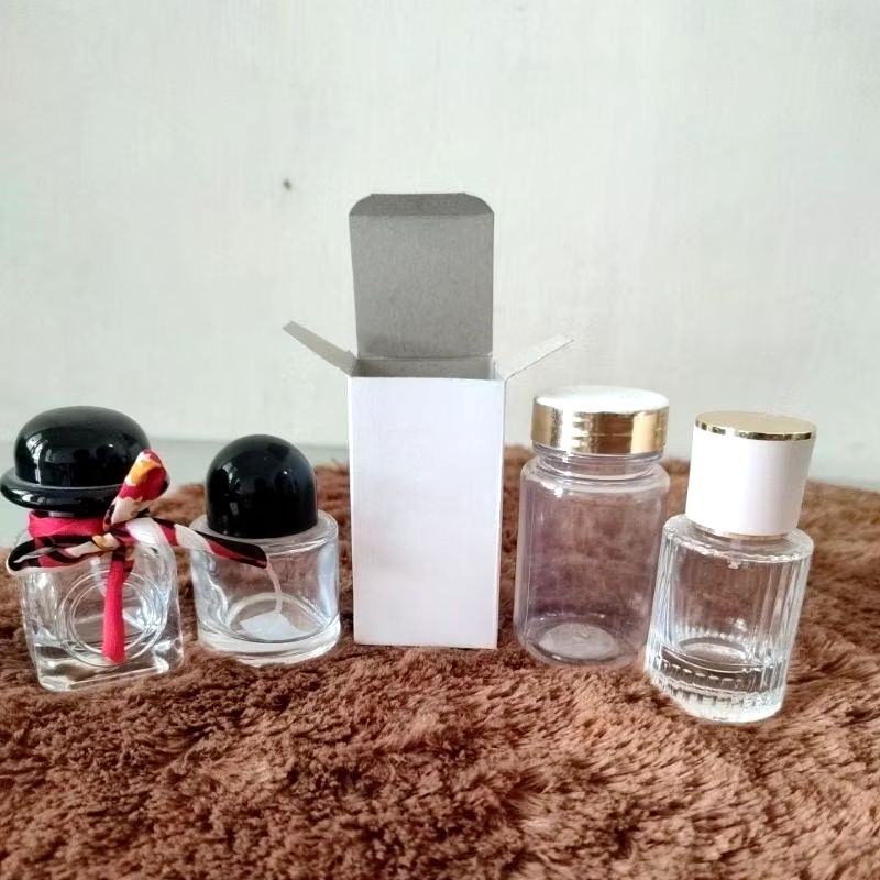 

Box Botol POLOS 4,5 x 8,5 / Kemasan parfum chluoe twilly byredo 30ml / Box 4.5x4.5x8.5 polos /