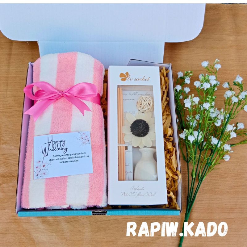 Hampers Pengharum Ruangan Diffuser & Handuk | Hampers Wisuda | Kado Ulang Tahun | Kado Pernikahan