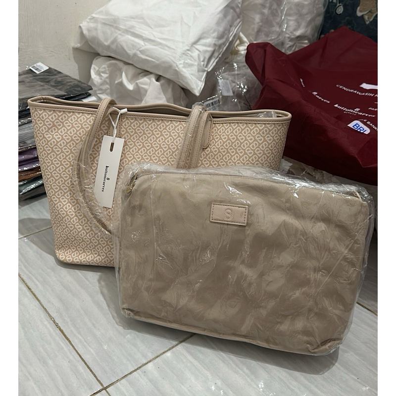 as is warehouse sale IZZY totebag buttonscarves BEIGE NEW NO BOXX