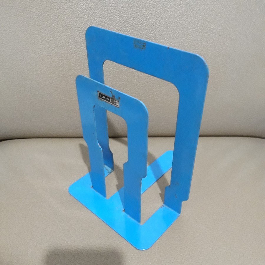 

Preloved Pembatas Buku / Penyangga Buku Besi Endbook Lion No.17